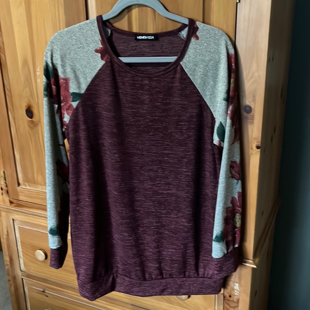 New never worn women’s top size Large